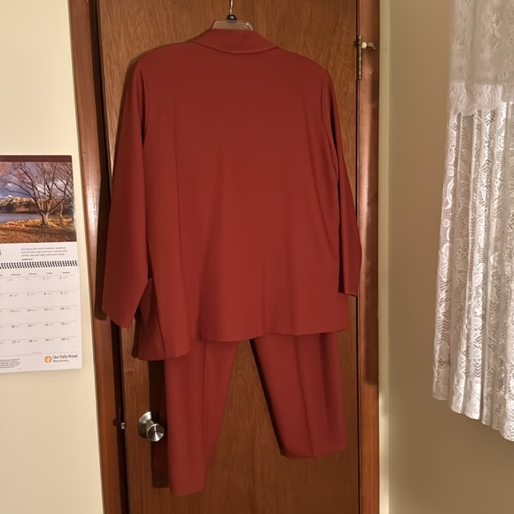 Women’s Burnt Orange 24 W Pant Suit or 3X and 3X Cream Camisole - Picture 4 of 11